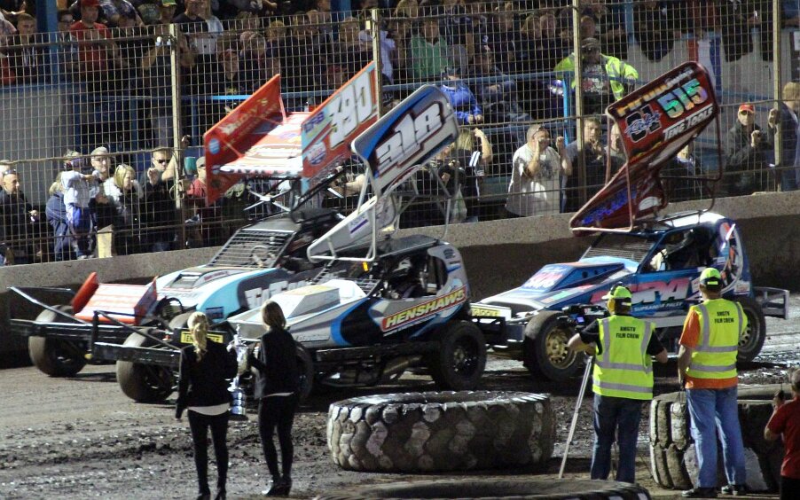 Rolling lap about to start